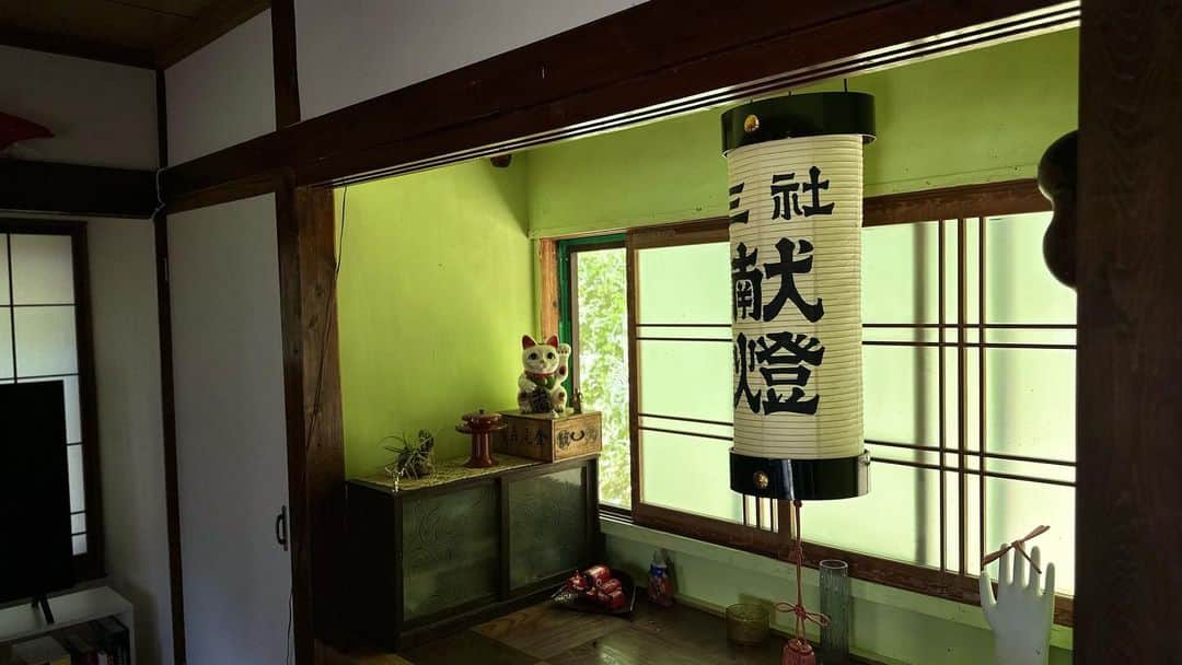 yoshiさんのインスタグラム写真 - (yoshiInstagram)「東京からこの伊豆に移住した友達の家。  とても素敵な家でしょ！？  今日はここに泊まらせてもらいます😊  #南伊豆  MEN'S DIET筋トレチャンネル @mens_diet   #ボディーコーディネーターyoshi #メンズダイエット #ナチュラルトレーニー #ナチュラルビルダー #ドラッグフリートレーニー #アンチドーピング #フィジーク #フィジーカー #ボディビル #ボディビルダー #腹筋　#腹筋トレ　#腹筋トレーニング #胸トレ #胸トレメニュー #筋トレダイエット #筋トレ #大胸筋 #大胸筋エクササイズ #腹筋 #chest #chestworkout #muscle #workout #workoutmotivation #fittness #drugfree #drugfreetrainer」8月4日 13時20分 - mens_diet