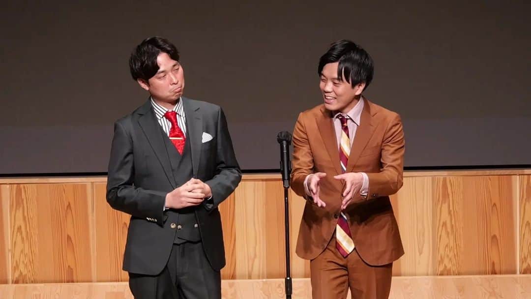 かーしゃさんのインスタグラム写真 - (かーしゃInstagram)「昨日はエイトクラベルありがとうございました！  エイトクラベル開催できてよかったです！  メンバーのみんな！ お客さん！ K-PROさん！  皆さんのおかげで開催できました！！  ありがとうございました！！  アーカイブ配信を明後日の 8/5（土）21:00頃〜8/19（土）23:59まで公開します！ 1300円 https://twitcasting.tv/ka_sha27/shopcart/252666 体調不良や都合が悪く来れなかった方々はこちらをご覧ください！  企画で使った映像は配信のほうがキレイに見れると思います…！  また来年にでもやりたいですね…  #エイトクラベル #ハナコ #こまたつ #トンツカタン #ストレッチーズ #ハナフダ #東京ホテイソン #ナイチンゲールダンス #かーしゃ #ジャイアントジャイアン #kpro」8月4日 13時23分 - kasha_gg