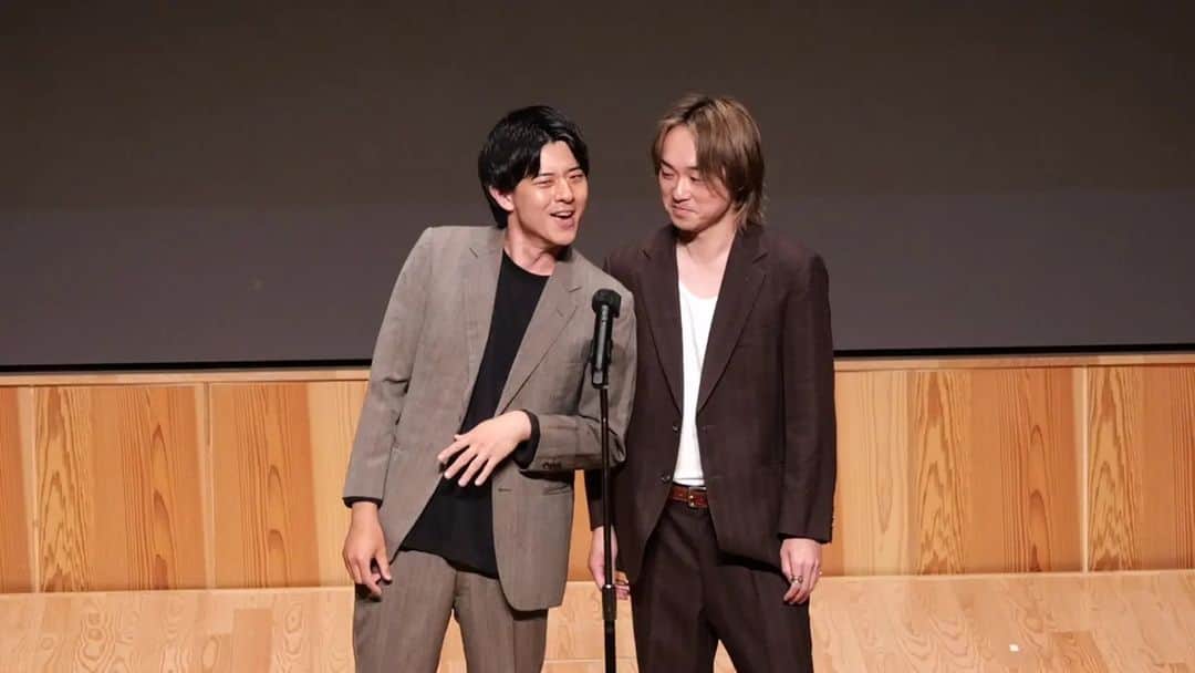 かーしゃさんのインスタグラム写真 - (かーしゃInstagram)「昨日はエイトクラベルありがとうございました！  エイトクラベル開催できてよかったです！  メンバーのみんな！ お客さん！ K-PROさん！  皆さんのおかげで開催できました！！  ありがとうございました！！  アーカイブ配信を明後日の 8/5（土）21:00頃〜8/19（土）23:59まで公開します！ 1300円 https://twitcasting.tv/ka_sha27/shopcart/252666 体調不良や都合が悪く来れなかった方々はこちらをご覧ください！  企画で使った映像は配信のほうがキレイに見れると思います…！  また来年にでもやりたいですね…  #エイトクラベル #ハナコ #こまたつ #トンツカタン #ストレッチーズ #ハナフダ #東京ホテイソン #ナイチンゲールダンス #かーしゃ #ジャイアントジャイアン #kpro」8月4日 13時23分 - kasha_gg