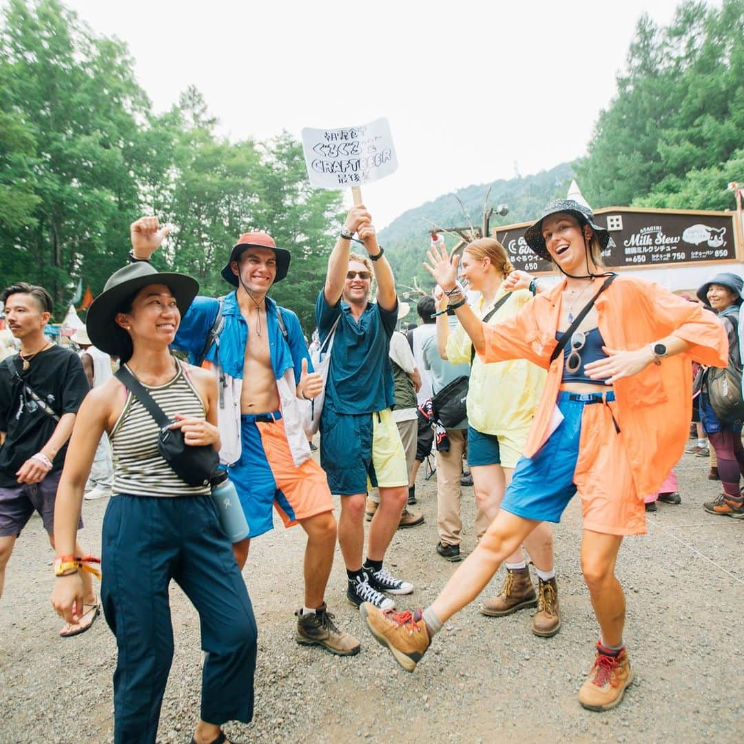 フジロック・フェスティバルさんのインスタグラム写真 - (フジロック・フェスティバルInstagram)「Day 1 Photo Dump ❶ 🙌 It's already been a week since Fuji Rock...! Don't forget to post pics of your best moments with @fujirock_jp !  フジロック開催から早くも1週間・・・ 今年の思い出写真や動画を @fujirock_jp をつけてポストしてね📸  Photo: @soutarou_shimizu #fujirock #fujirockfestival #フジロック #苗場」8月4日 13時24分 - fujirock_jp