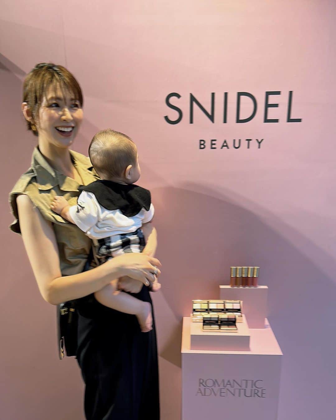 木村沙織のインスタグラム：「. @snidelbeauty の新作が可愛くて 発売日が今から楽しみ🥹💕　( 8/11 ) . リップはふわっとした塗り心地で ティントじゃないのに落ちにくい🫦！ . アイカラーパレットも全カラー可愛すぎて 試せば試すほど沼でした🫦🫦！ . . #snidelbeauty」