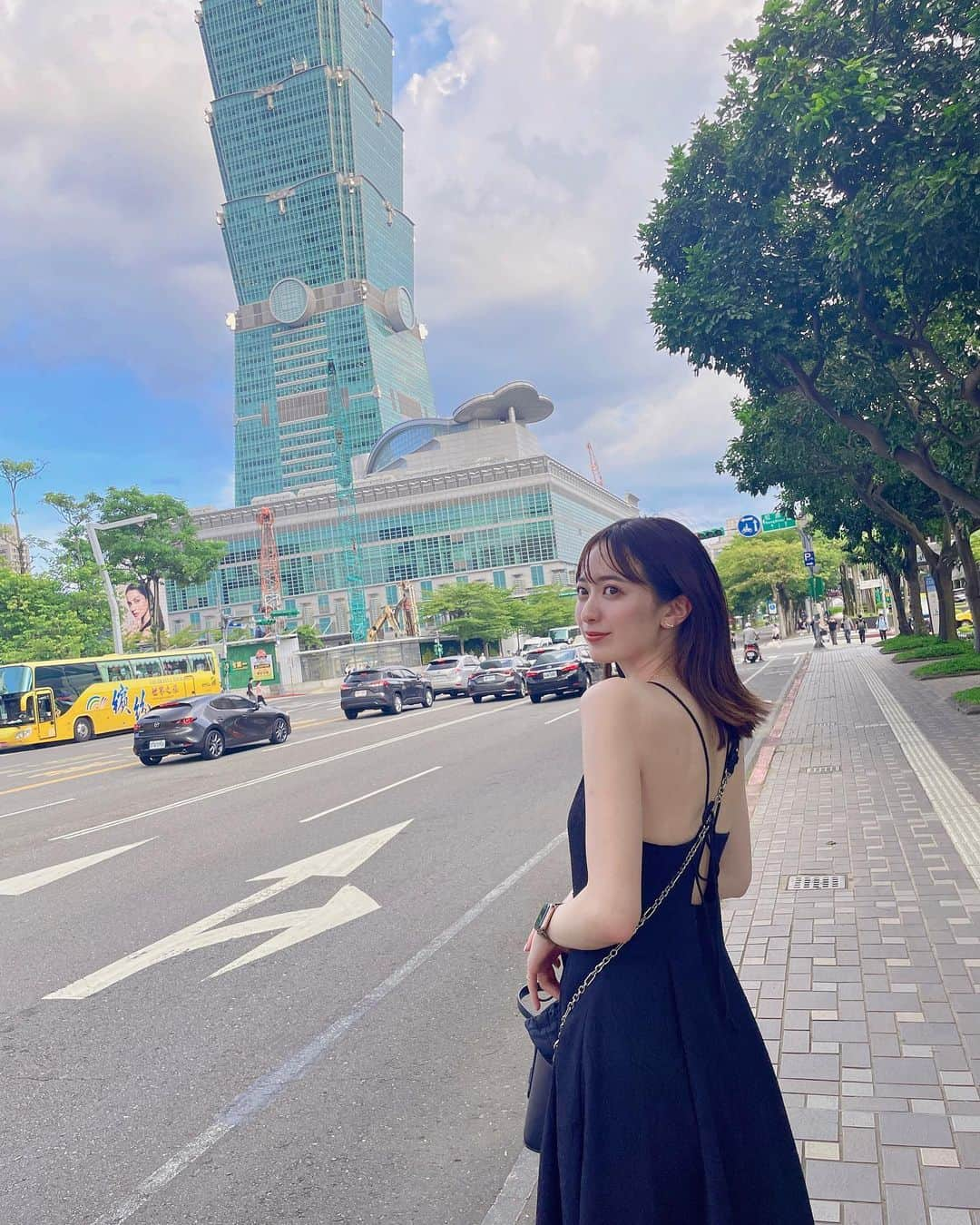 農海姫夏さんのインスタグラム写真 - (農海姫夏Instagram)「台湾2日目🇹🇼💫 ほぼ101周辺にいた。 お腹いっぱい食べた♡ ・ ・ #時差投稿 #腕蚊に刺された」8月4日 13時51分 - hina_noumi