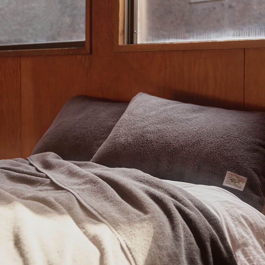 TENERITA公式アカウントのインスタグラム：「極上の肌ざわりに包まれて眠る「超甘撚りタオルケット」  オーガニックコットンを贅沢に使い、コットン本来の吸水性と保温性で、快適な眠りをサポートしてくれます。  #テネリータ #オーガニックコットン #オーガニック#タオル #タオルケット #贈り物 #プレゼント #ギフト #日本製 #おうち時間 #ゆたかであること #上質であること #いつもであること  #tenerita #organiccotton #organic #ecofriendly #sustainability #madeinjapan」
