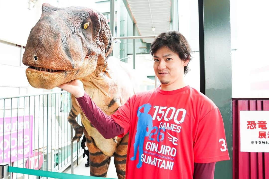 東北楽天ゴールデンイーグルスさんのインスタグラム写真 - (東北楽天ゴールデンイーグルスInstagram)「⚾️  「夏スタ！〜イーグルス真夏の大冒険〜」 まだまだ開催中☀️🦖  今日から3週連続で週末3連戦となっております🏟️🎇 ご家族とご友人と是非お越しください‼️😆  #鷲が掴む #rakuteneagles #夏スタ #松井裕樹 #内星龍 #小深田大翔  #酒居知史  #早川隆久 #渡邊佳明 #荘司康誠  #小郷裕哉  #伊藤裕季也」8月4日 14時23分 - rakuten_eagles