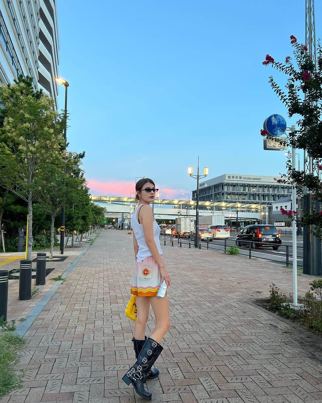 マギーのインスタグラム：「THE LAST SUMMMMER🍑🌇 Thanks guys @badhop_official   W/ @__momonana__」