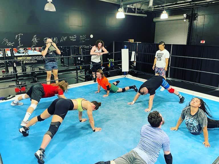 KUSHIDAのインスタグラム：「Coach Day. Road to master... First step is PLAY. 2nd step is MAKE a foundation for EVERYTHING.  Takedowns, Basic wrestling tackle, Pro wrestling has a lot to do.」