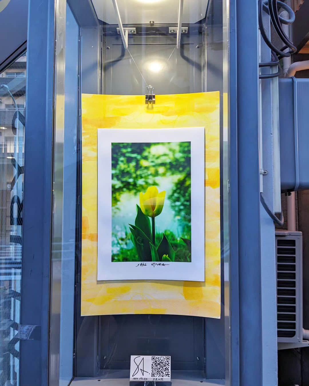 大塚咲のインスタグラム：「@jinny.gallery  千駄ヶ谷商店街を含めた路上42箇所にも作品が展示されています！  こちらの作品は私の通販サイトにて見れるし、買えます！  見てね～✨✨」