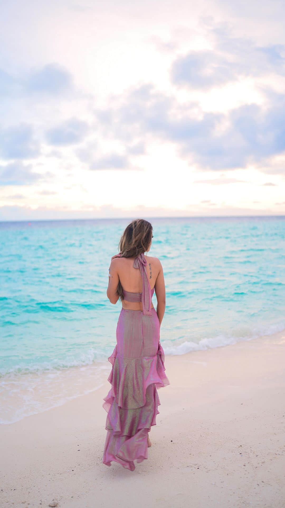 Aakriti Ranaのインスタグラム：「Everyone around me told me that I was looking like a mermaid in this dress haha. 🧜‍♀️  Outfit from @amrtaofficial   #aakritirana #maldives #ootd #outfitoftheday #outfitinspo #mermaid #lookbook #maldivesislands #fashion #trending #reelsinstagram #barbie」