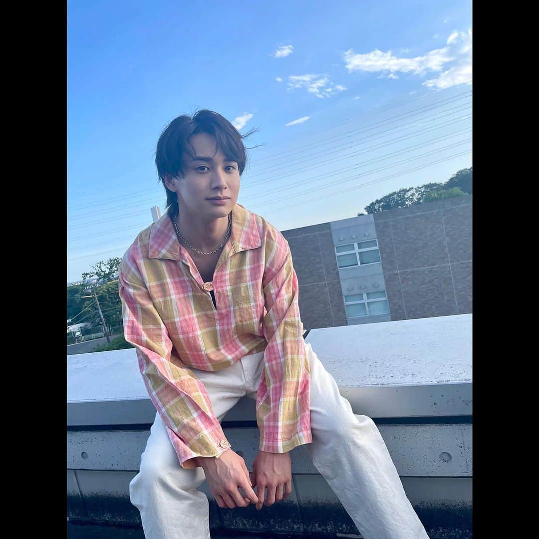 黒田昊夢のインスタグラム：「襟足伸びてきた〜 少しやんちゃな感じだね」