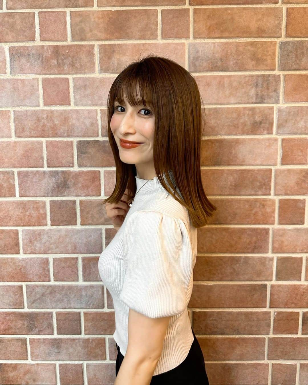 おかもとまりさんのインスタグラム写真 - (おかもとまりInstagram)「ママをロングヘアにさせたい息子に監視されながら @urealmginza へ✂️  これでも6cm cutしました✌️  切りたい願望が強すぎて近々ショートになりそう...だけど息子が止める😂  @hiro.to.to さん息子の相手を優しくしてくださりありがとうございました♡  @meru______o ちゃんいつも極上マッサージありがとう♡」8月4日 15時30分 - okamotomari1213