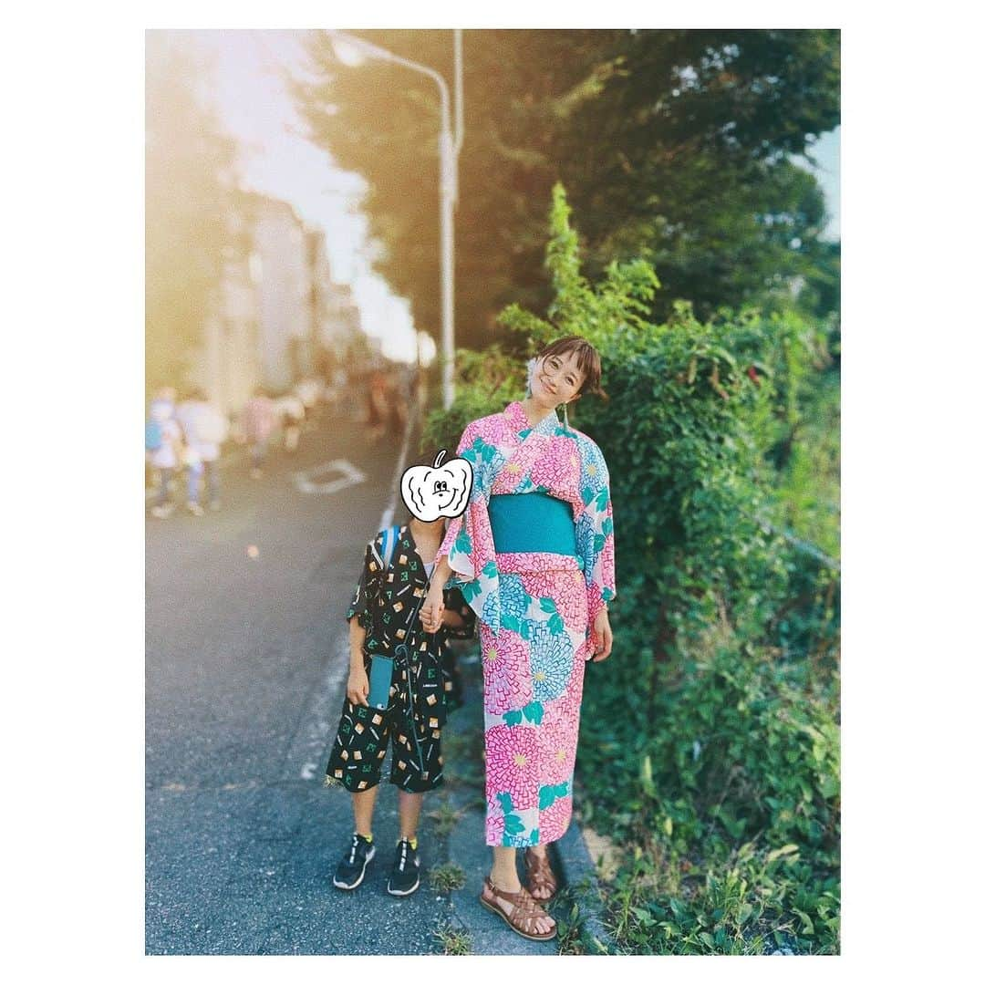 竹仲絵里さんのインスタグラム写真 - (竹仲絵里Instagram)「今年はじめての夏祭り。  花火が綺麗だった。  着付けも自分で出来るようになりました。  #夏祭り #花火大会 #男の子ママ #8歳男の子 #浴衣 #浴衣着付け #夏らしいこと」8月4日 15時27分 - eri_takenaka