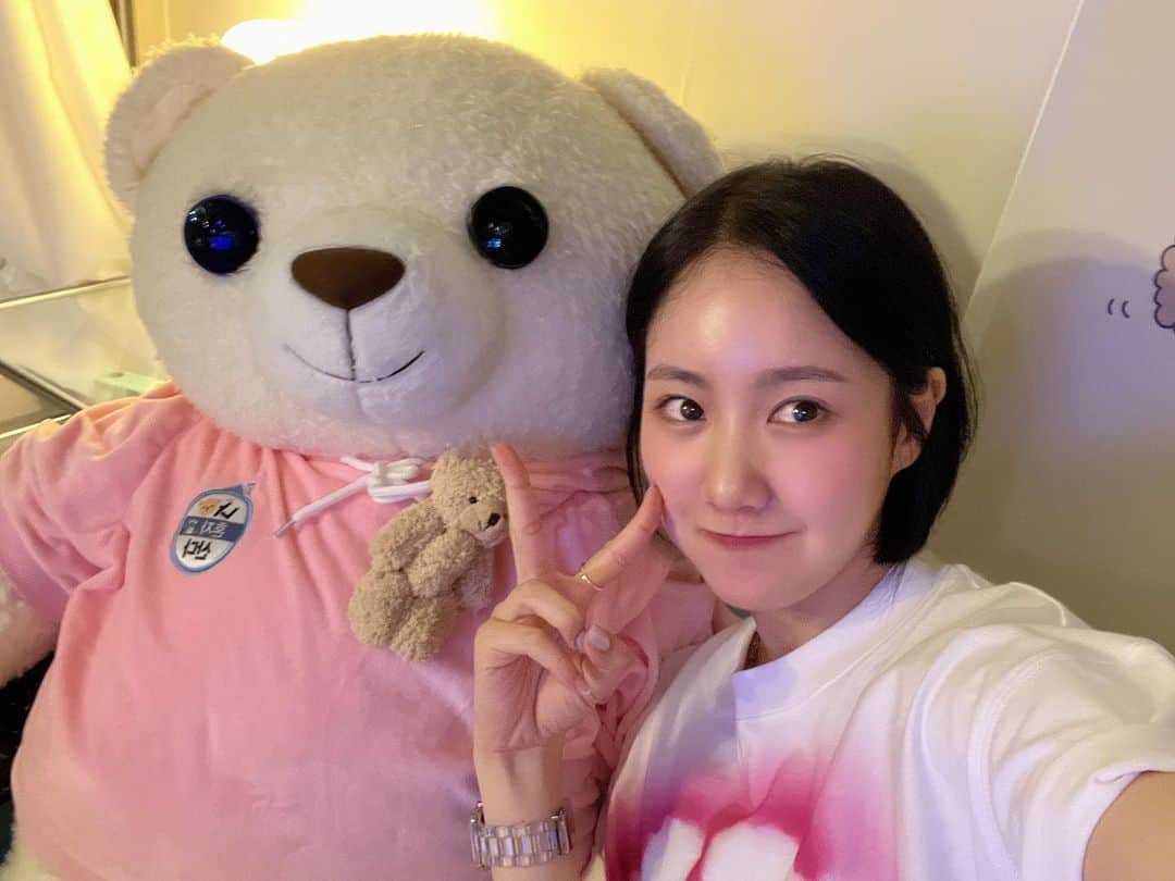 チン・ジヒのインスタグラム：「윌슨과 함께한 행복한 하루❤️ #나혼자산다」