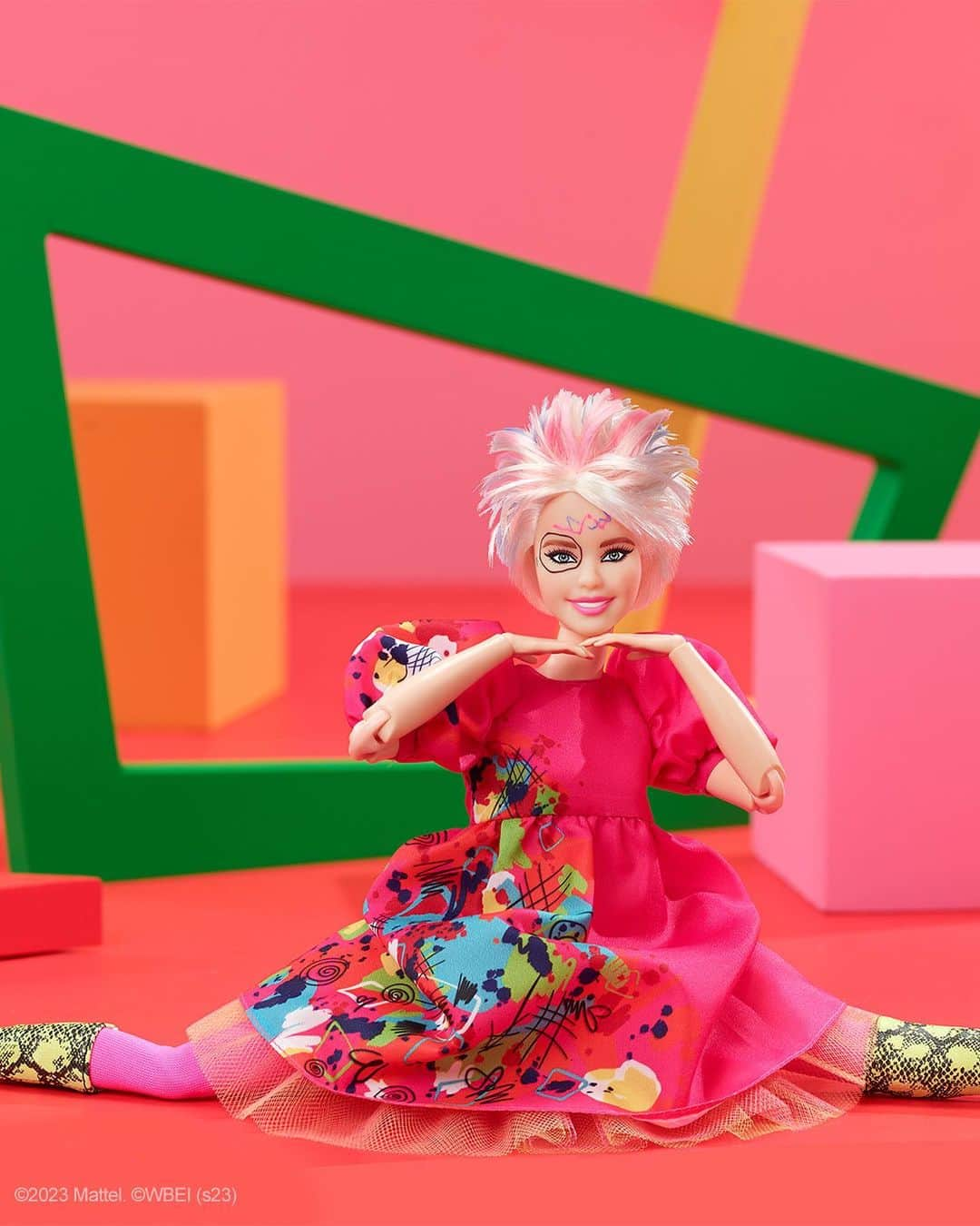 バービーのインスタグラム：「Time to get weird 🖍️ Inspired by her look in @BarbieTheMovie, Weird #Barbie knows what it’s like to play just a liiiiittle too much! Pre-order your official movie doll by August 18, only at #MattelCreations. #BarbieTheMovie is now playing in theaters.」