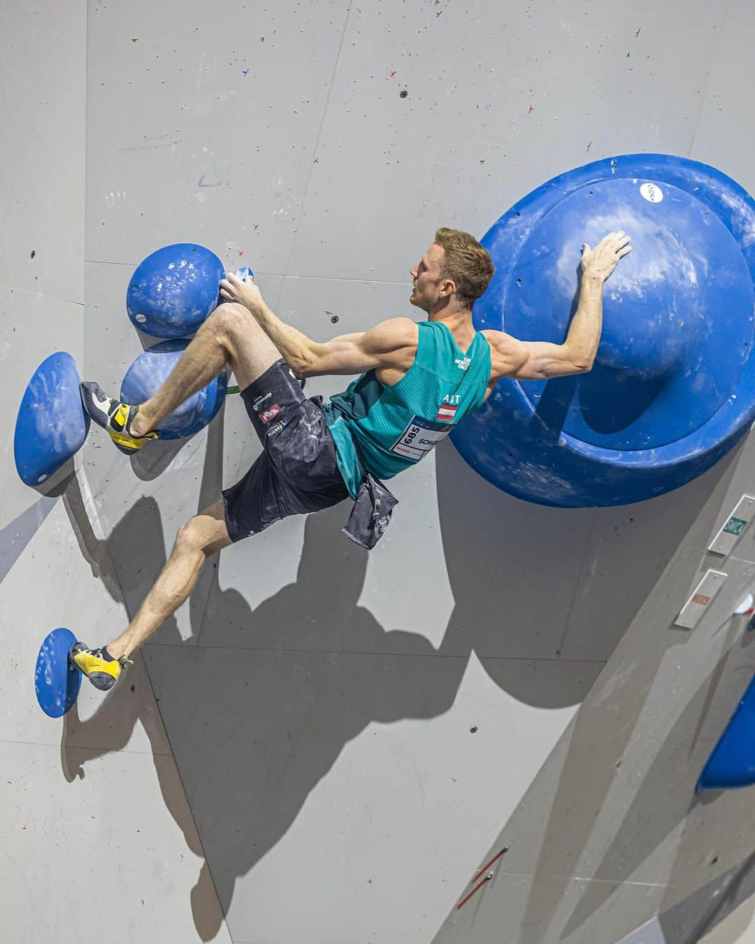 ヤコブ・シューベルトさんのインスタグラム写真 - (ヤコブ・シューベルトInstagram)「World Championships are in full swing. Placed 12th in Bouldering semis today, dropped the top hold of the last boulder twice which would have meant finals 🤦🏻‍♂️ but at least I climbed well in the slab 😅 @nicolaiuznik made it though so time to cheer him on tonight 💪🏻💪🏻💪🏻 Yesterday I won my group in Lead Quali‘s and I can’t wait to climb again on Sunday 🔥 • • Photos by @lenadrapella / @janvirtphotography and @vladek_zumr 🙏 • @mammut_swiss1862 @gloryfy_unbreakable @raiffeisentirol @subaru_austria @lasportivagram @thecrag_worldwide  #ifscwch #bern2023 #bouldering #climbing #athlete」8月5日 1時04分 - jakob.schubert