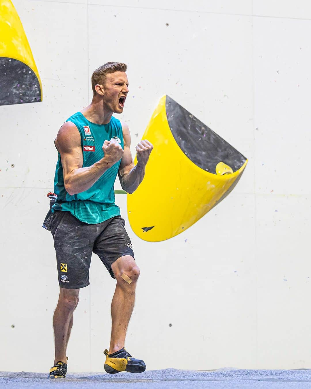 ヤコブ・シューベルトさんのインスタグラム写真 - (ヤコブ・シューベルトInstagram)「World Championships are in full swing. Placed 12th in Bouldering semis today, dropped the top hold of the last boulder twice which would have meant finals 🤦🏻‍♂️ but at least I climbed well in the slab 😅 @nicolaiuznik made it though so time to cheer him on tonight 💪🏻💪🏻💪🏻 Yesterday I won my group in Lead Quali‘s and I can’t wait to climb again on Sunday 🔥 • • Photos by @lenadrapella / @janvirtphotography and @vladek_zumr 🙏 • @mammut_swiss1862 @gloryfy_unbreakable @raiffeisentirol @subaru_austria @lasportivagram @thecrag_worldwide  #ifscwch #bern2023 #bouldering #climbing #athlete」8月5日 1時04分 - jakob.schubert