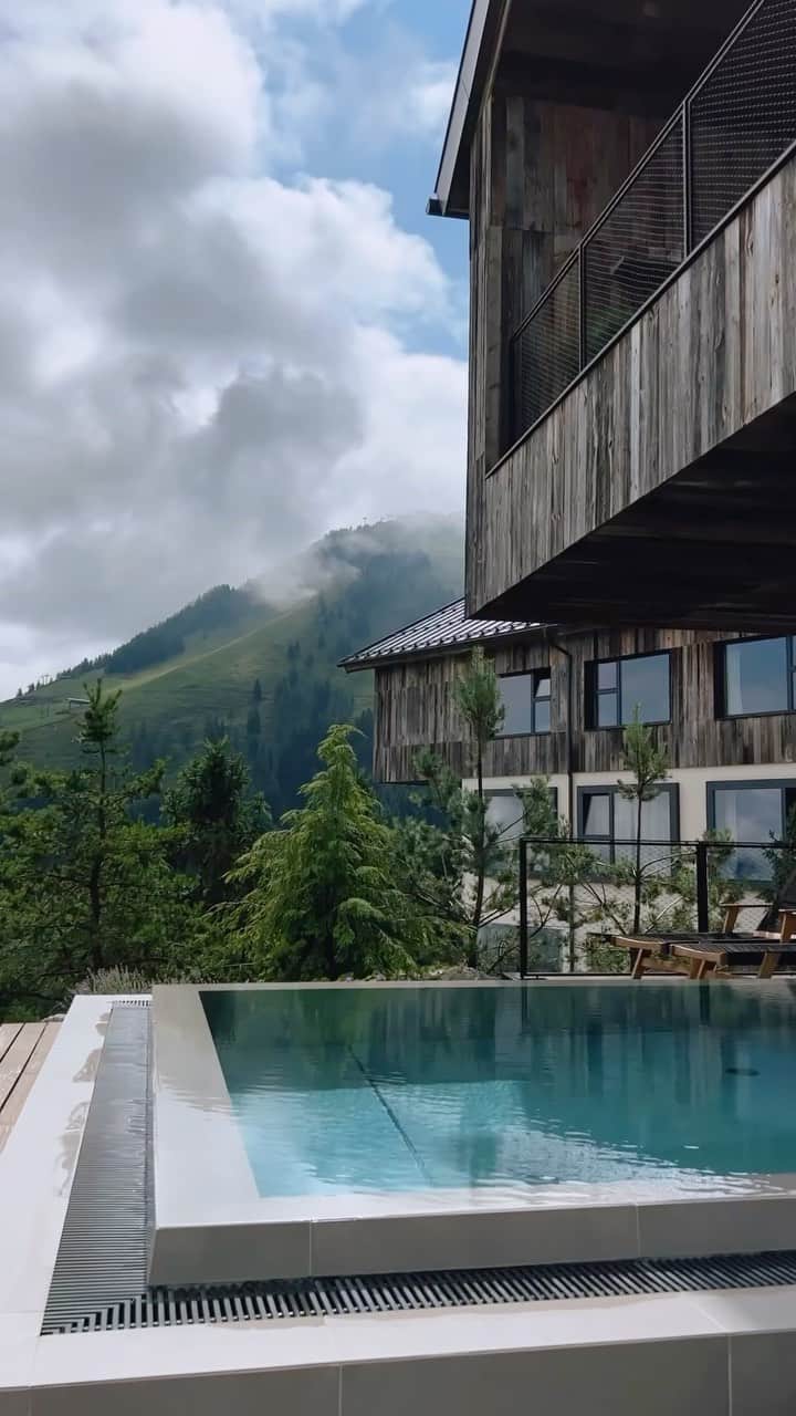 BEAUTIFUL HOTELSのインスタグラム：「Embrace the magic of nature at Kraftalm hotel in Austria with @tonifsher! 🇦🇹  For over a century, guests have found solace in the arms of Kraftalm. 🌟 With only 29 rooms, this cozy Almhotel promises an intimate and unforgettable stay amidst the wilderness. 🏔️ Let the crisp mountain air and the beauty of SkiWelt Wilder Kaiser - Brixental transport you to a world of tranquility and adventure. 🏂  Are you ready to make unforgettable memories in this mountain paradise?🎿  📽 @tonifsher 📍 @kraftalm, Austria 🎶 Aphex Twin - QKThr」