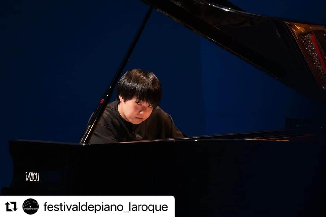 藤田真央さんのインスタグラム写真 - (藤田真央Instagram)「Always happy to be back in @festivaldepiano_laroque   ルネいつもありがとう。」8月5日 1時05分 - maofujita_piano