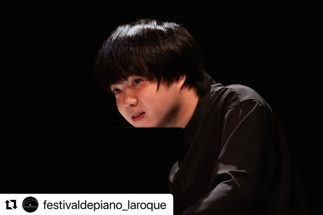 藤田真央さんのインスタグラム写真 - (藤田真央Instagram)「Always happy to be back in @festivaldepiano_laroque   ルネいつもありがとう。」8月5日 1時05分 - maofujita_piano