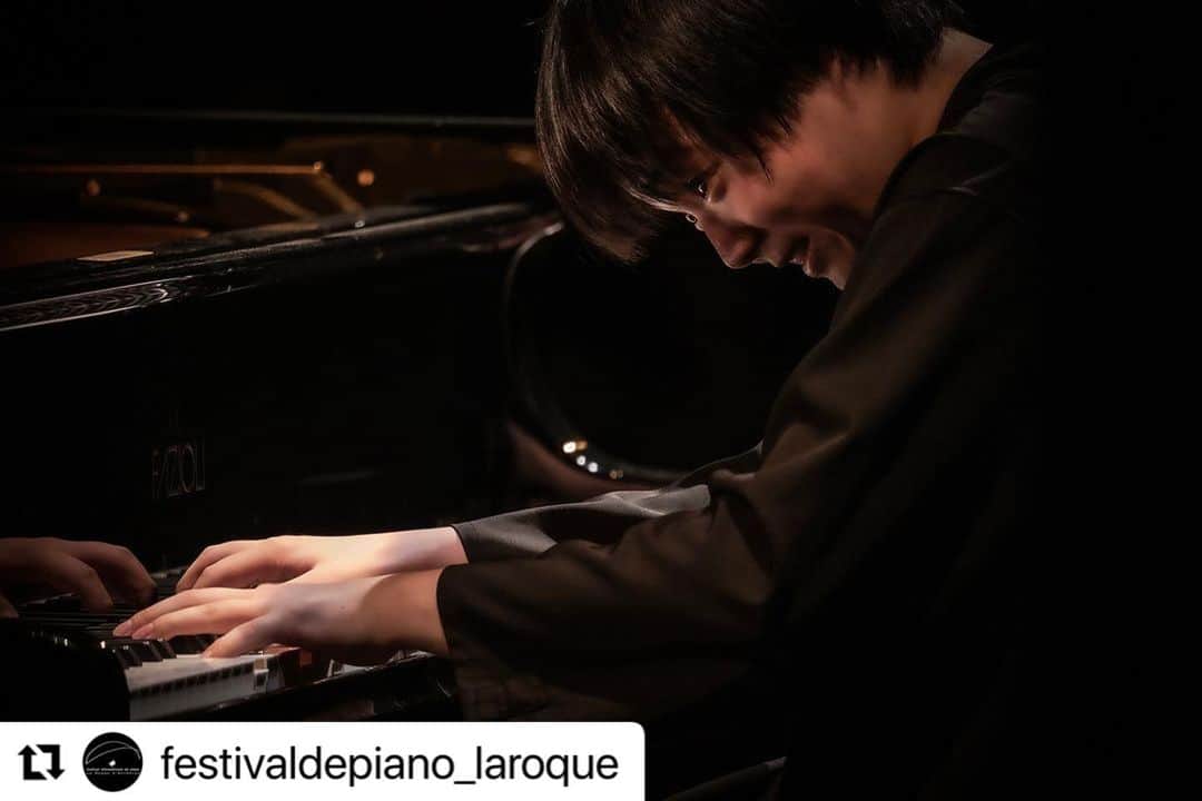 藤田真央のインスタグラム：「Always happy to be back in @festivaldepiano_laroque   ルネいつもありがとう。」