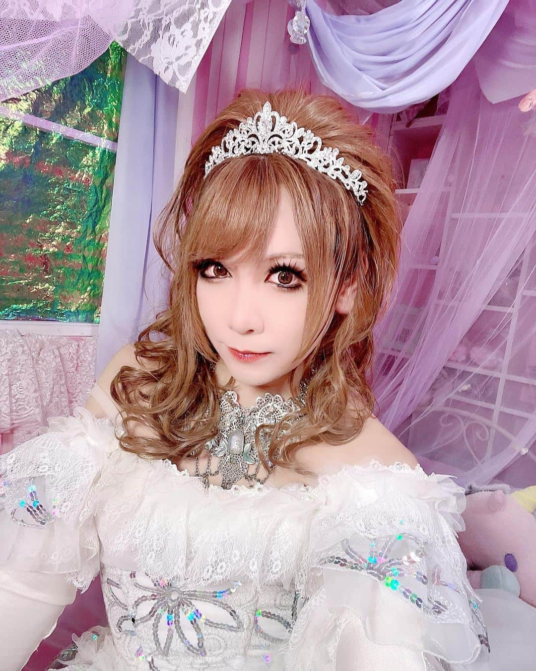 HIZAKIさんのインスタグラム写真 - (HIZAKIInstagram)「🌹🌹🌹  #HIZAKI 撮影でした〜」8月5日 1時16分 - hizaki_official