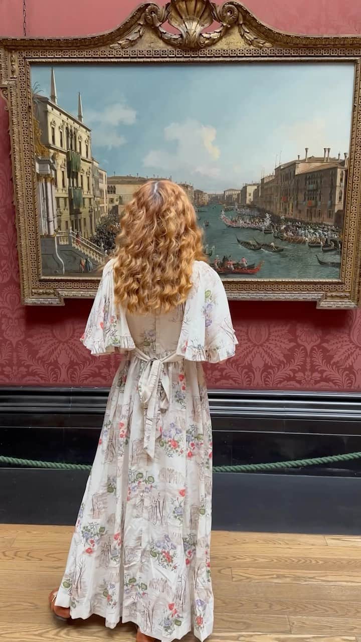 ベッキー・クルーエルのインスタグラム：「London and Venice… 🇮🇹 🇬🇧  With digital art, we are so used to the consistency of our medium. No matter where we go, what we do, we can rely on our programmes to output to near Pantone perfection.  But even if you painted the exact same subject, with the very same brushes, only in a different country - in a world without such efficient travel as we have now, subtle changes emerge.  Canaletto, the 18th Century artist renowned for his capturings of Venice, moved from his home and his subject, to England, to further fuel the demand for his work.  And remarkably, when relocating, we notice the hues in his paintings change too. His subjects broadly remained Venetian, but owing to the difference in pigments that were available locally at the time, and techniques that adapted too, the tonal quality of his paintings are different to his Venetian works.  It feels allegorical to the change in lands, the weather, his community, his society… it feels like tangible evidence to what seems like a surface difference, but with a deeper impact on his art.  His time in England led him to paint many remarkable views of London, too. Greater value is seen in the sense that whilst Venice’s sight-lines have little changed since the 1700s, London’s greatly have, lending much enjoyment to the comparisons we can find between the two.  When visiting Venice, it still feels like walking in Canaletto’s Venice. But Canaletto’s London feels very distant to the London we visit today.  #canaletto #neobaroque #canalettoandvenice #canalettovenezia #baroquearchitecture #venicebiennale #18thcentury #historical #historylovers #18thcenturyart #1700s #neoclassicism #venicelife #venezia #veneziaunica #biennaledivenezia #historyofart #historyart #arthistorymemes #arthistory101 #arthistorynerds #artandhistory #arthistorynerd #classicalpainting #arthistory #classicalart」