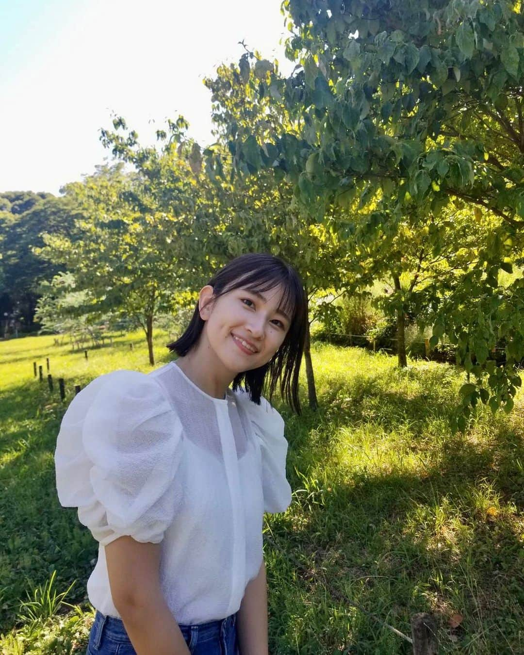 與猶茉穂のインスタグラム：「金曜日お疲れさまです☺️🌻  髪ばっさりきったよ～💇‍♀️ こんなに短いのは久しぶり！！」