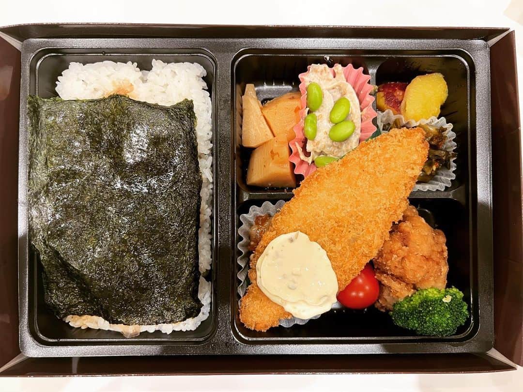 バカリズムのインスタグラム：「今知りたいでしょ飯 つか弁」