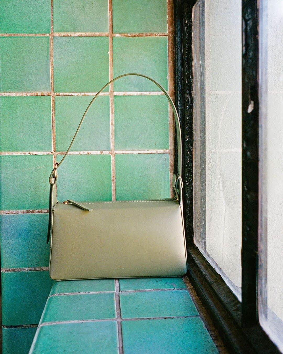 アーペーセーのインスタグラム：「The Virginie baguette in almond green.  Photographed by @rubenhughes in Copenhagen.  #APCParis」