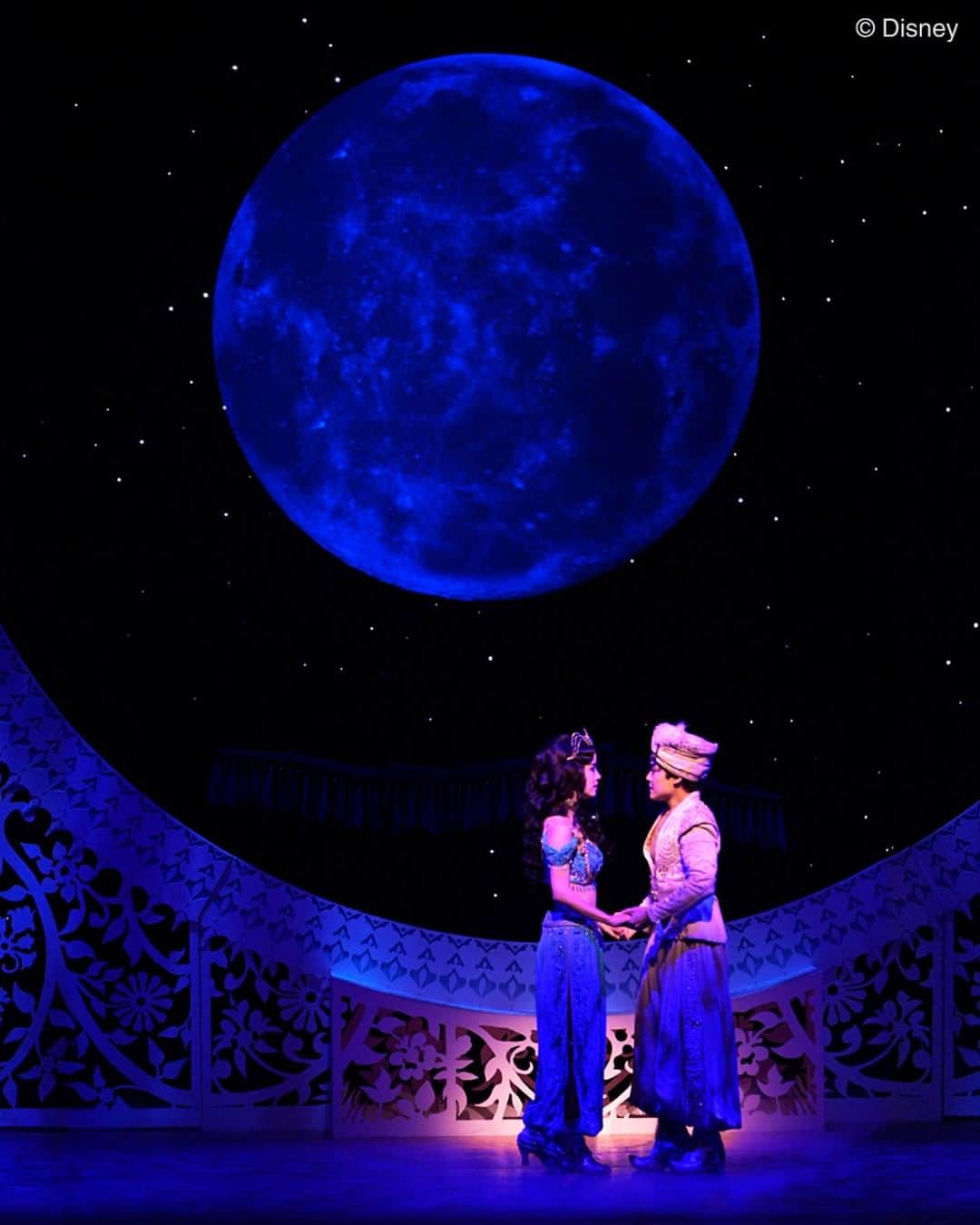 のインスタグラム：「ディズニーミュージカル『アラジン』 明日8月5日（土）午前10時より「四季の会」会員先行予約開始 ※一般発売は8月12日（土）午前10時より  #アラジン #電通四季劇場海 #劇団四季 #ディズニー #Aladdin #shikitheatrecompany #disney」