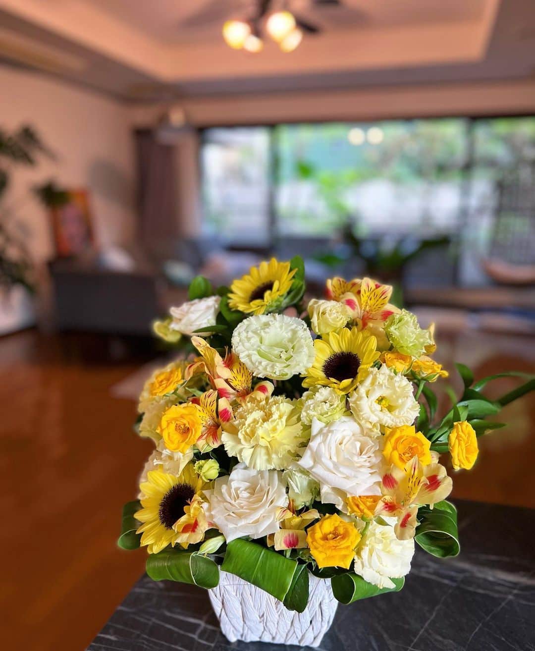 奈保のインスタグラム：「大好きな夏🌻🌻🌻 . . . . #お花のある暮らし」
