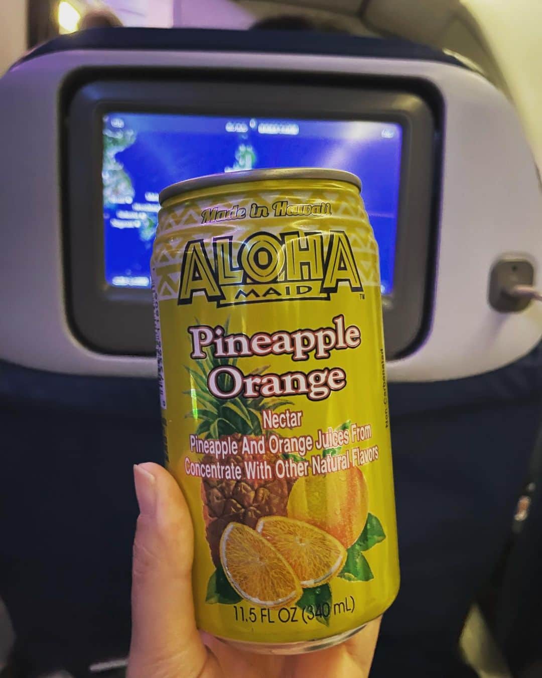 ハワイアン航空のインスタグラム：「Happy #AlohaFriday !  機内サービスで提供される#alohamaid のフルーツジュース🍹ハワイに着く前から南国気分に🏝️  #アロハフライデー #ハワイ気分 #ハワイアン航空 #機内サービス」