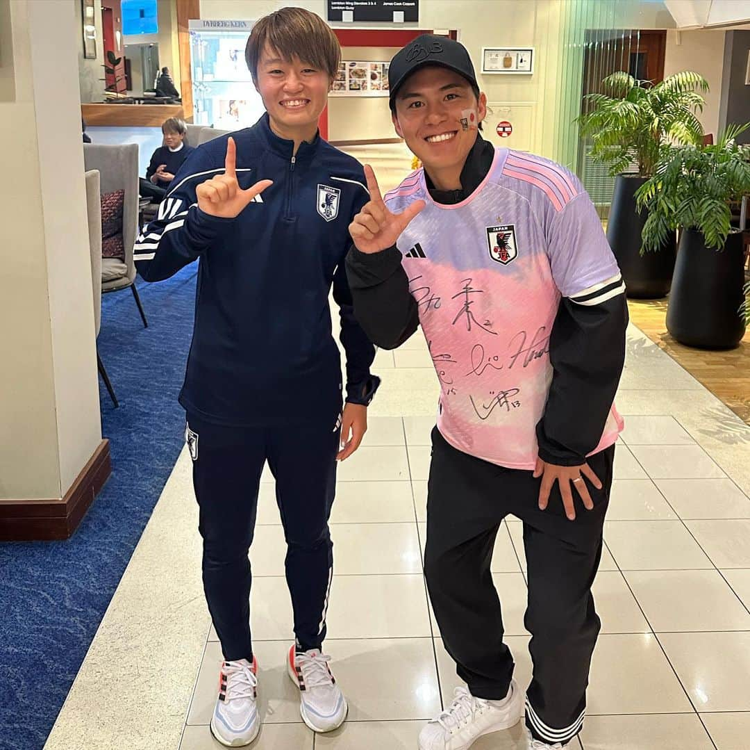 けーごさんのインスタグラム写真 - (けーごInstagram)「. なでしこジャパン⚽️ 現在女子ワールドカップを戦っている選手達に遭遇！！！ 素晴らしすぎるグループリーグの戦いに感動をもらいました！ 明日5日に決勝トーナメントが始まるので みんなで応援しましょう🔥🔥🔥 リゼムチャンネルにスペイン戦の裏側も出てるのでみてね！！ #なでしこジャパン  #アディダス #アディダス女子ワールドカップツアー #女子ワールドカップ」8月4日 17時57分 - keigostagram