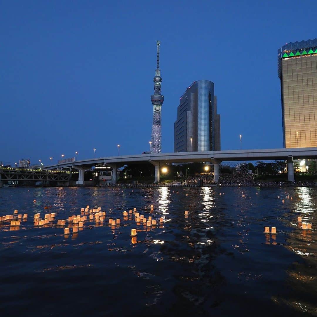 TOBU RAILWAY（東武鉄道）さんのインスタグラム写真 - (TOBU RAILWAY（東武鉄道）Instagram)「. . 📍Asakusa – Sumida River Toro Nagashi (Lantern Floating Ceremony) Held for the first time in 4 years! The beauty of the lanterns will burn into your memory . On August 12 2023, the Toro Nagashi festival will be held on the waterfront terrace (Azuma Bridge) of Sumida Park. Toro Nagashi is an event that was started to mourn the spirits of those who lost their lives in the Great Kanto Earthquake and the World War II bombings of Tokyo.  Every year, many people regardless of age, gender, or nationality participate in the Toro Nagashi festival. The beauty of the lanterns flowing on the still river surface will be sure to leave a lasting impression! . . . . Please comment "💛" if you impressed from this post. Also saving posts is very convenient when you look again :) . . #visituslater #stayinspired #nexttripdestination . . #asakusa #sumidariver #toronagashi #placetovisit #recommend #japantrip #travelgram #tobujapantrip #unknownjapan #jp_gallery #visitjapan #japan_of_insta #art_of_japan #instatravel #japan #instagood #travel_japan #exoloretheworld #ig_japan #explorejapan #travelinjapan #beautifuldestinations #toburailway #japan_vacations」8月4日 18時00分 - tobu_japan_trip