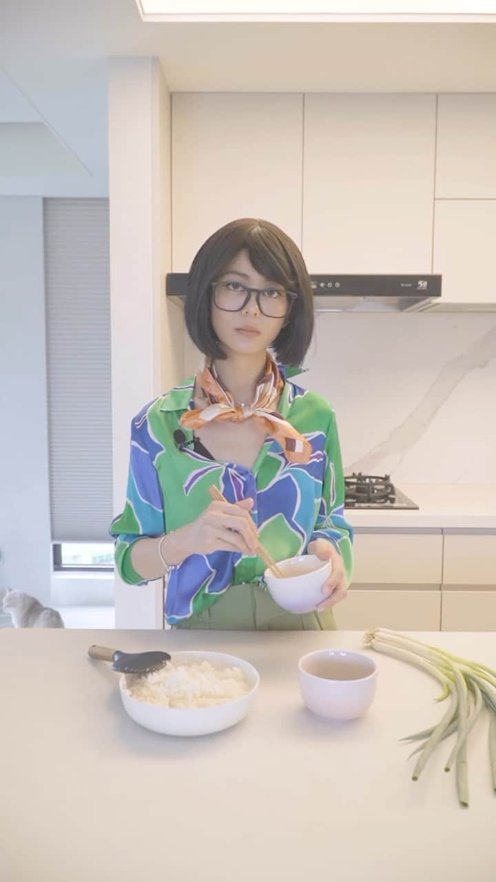のインスタグラム：「來自愷甜主任的暑期叮嚀： 天乾物燥小心擦槍走火，同學們要多注意安全  像主任我呢，沒事就愛在家炒飯 炒飯講究的就是選蛋，蛋選得好，炒飯沒煩惱  暑假還沒有安排嗎？ ★蛋仔派對★ 可以跟朋友們線上挑戰各種組隊與關卡 玩蛋蛋、滾蛋蛋、互撞蛋蛋，還不快去下載！ https://eggypartyhmt.onelink.me/41Md/uoq0yli2  現在玩蛋仔還能圓夢拿獎金 250萬元💵現金獎池等同學們來拿  知道你們嫌主任囉唆，影片已經加速過了，嗯？  @eggypartyhmt  #蛋仔派對 #暑假玩蛋仔 #蛋仔圓夢企劃 #林愷甜」