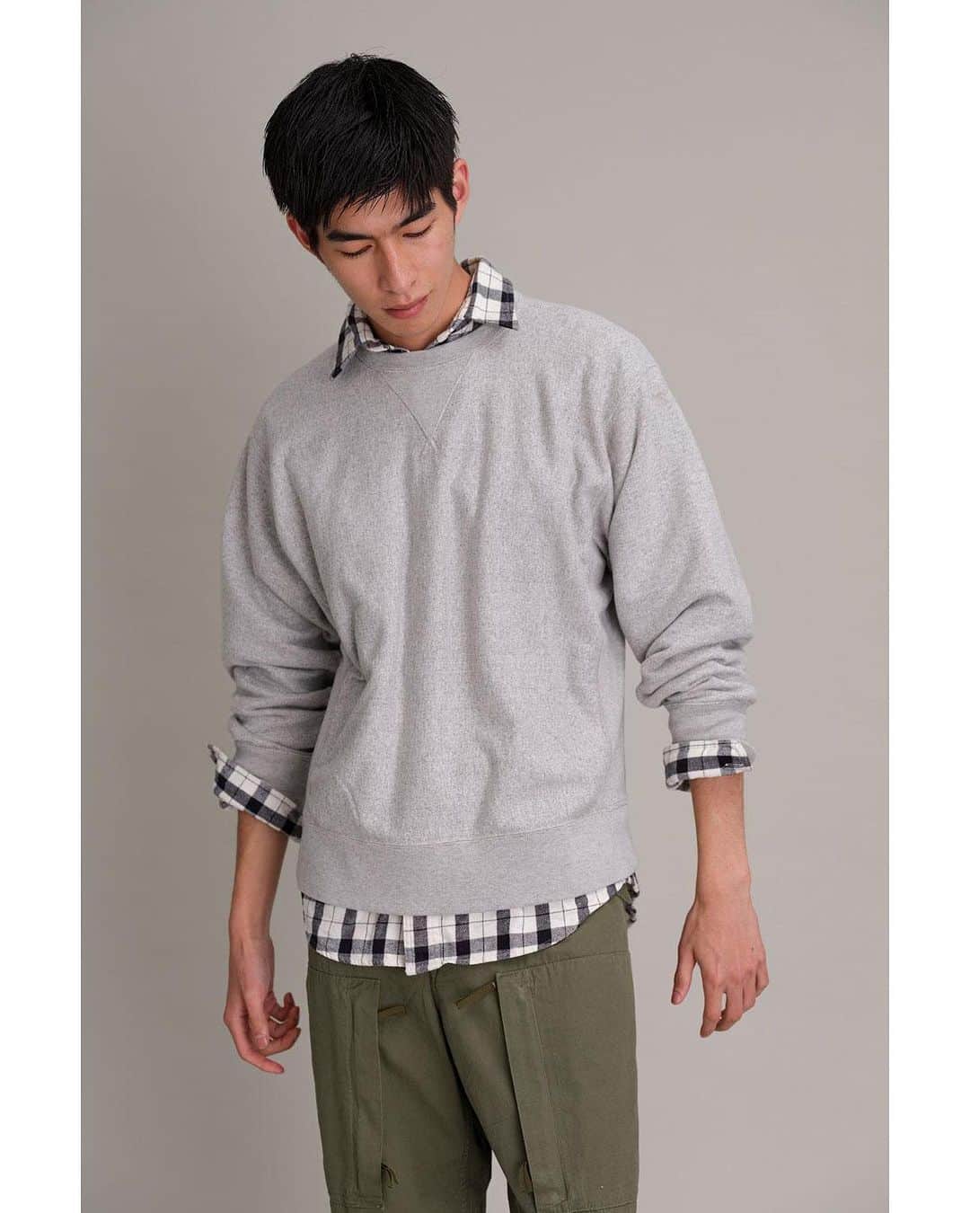 のインスタグラム：「⁡ 【2023 AUTUMN & WINTER】 ⁡ ⁡ ⁡ Sewing Chop O’alls LOOK. ⁡ ⁡ ⁡ ⁡ TOP lot.SC233C01/￥22,000 tax in ⁡ PANTS lot.SC233P09/￥33,000 tax in ⁡ ⁡ ⁡ #johnbull #johnbullprivatelabo #Sewing Chop O’alls #ジョンブル  #ミリタリー」