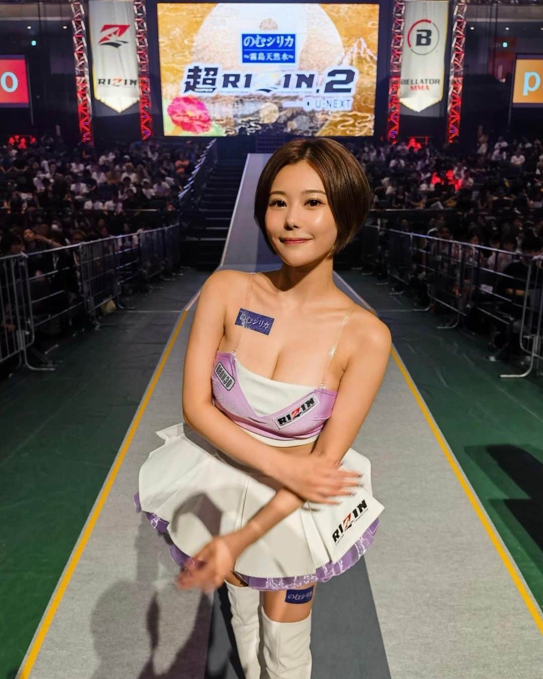 のインスタグラム：「.  のむシリカ presents 超RIZIN.2 powered by U-NEXT  ご来場、ご視聴ありがとうございました！  想像を超える展開や、会場の盛り上がり、最初から最後まで興奮しっぱなしのまさに”スーパー”な大会でした🔥  そして今大会で 私たちRIZINガール2022の活動は終了となりました。  格闘技のことをより知れて、さらに好きになって、たくさんの経験をさせてもらえたとても濃い2年間でした。 RIZINガールとして、RIZINという大きな舞台に立てた事、格闘技に関わることが出来た事を光栄に思います！  最後に、オーディションから始まり、毎大会、イベントなど、2年間の活動を応援してくれたみなさんには感謝の気持ちでいっぱいです！  本当にありがとうございました🌈💜🌈💜  #rizin #超rizin2  #rizinガール #rizinガール2022」