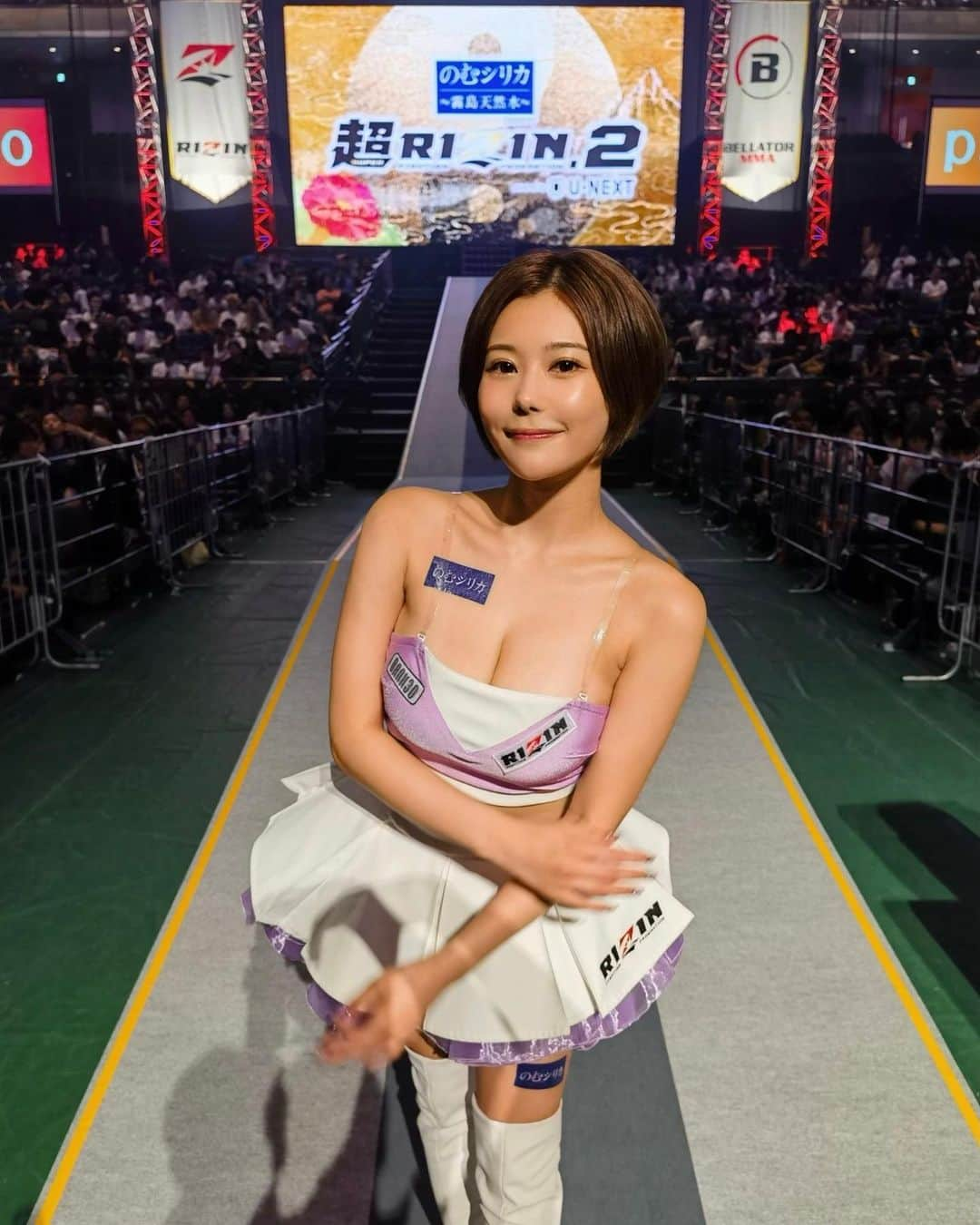 山本ゆうのインスタグラム：「.  のむシリカ presents 超RIZIN.2 powered by U-NEXT  ご来場、ご視聴ありがとうございました！  想像を超える展開や、会場の盛り上がり、最初から最後まで興奮しっぱなしのまさに”スーパー”な大会でした🔥  そして今大会で 私たちRIZINガール2022の活動は終了となりました。  格闘技のことをより知れて、さらに好きになって、たくさんの経験をさせてもらえたとても濃い2年間でした。 RIZINガールとして、RIZINという大きな舞台に立てた事、格闘技に関わることが出来た事を光栄に思います！  最後に、オーディションから始まり、毎大会、イベントなど、2年間の活動を応援してくれたみなさんには感謝の気持ちでいっぱいです！  本当にありがとうございました🌈💜🌈💜  #rizin #超rizin2  #rizinガール #rizinガール2022」