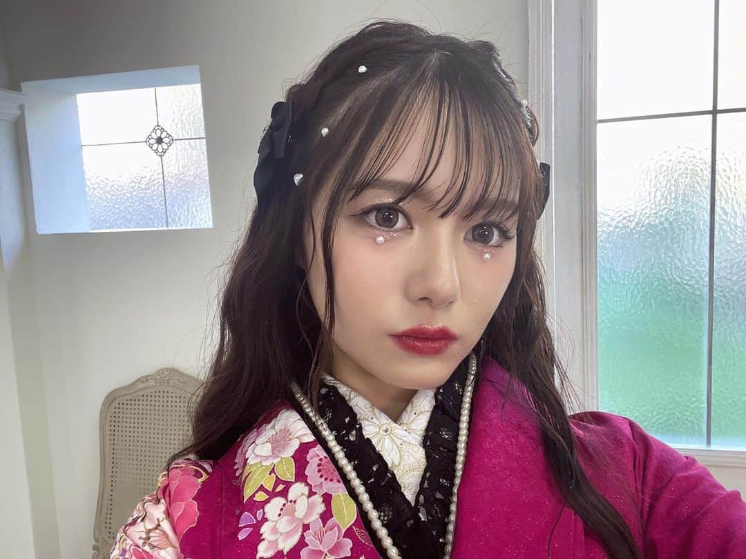 のインスタグラム：「振袖の撮影できらきら~💄  @unelimit_official さんで肌質改善していただきました~ ずーっと悩んでる肌荒れ治すために、 これからも通って頑張る🧚🏻‍♀️  @unelimit_maika さん有難うございました☺︎」