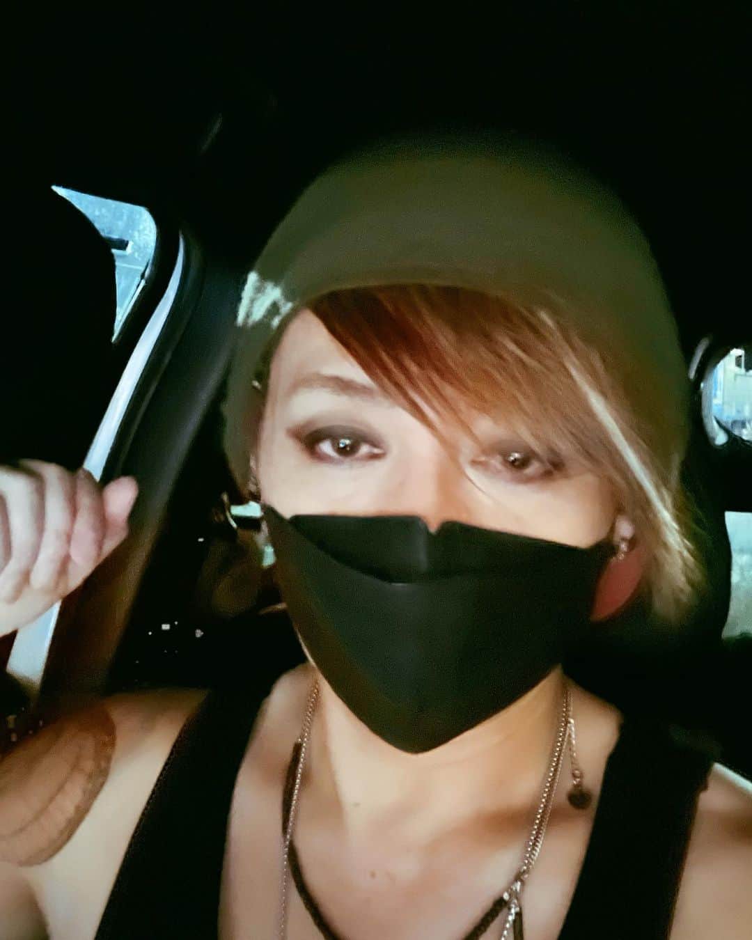 K.A.Zのインスタグラム：「ライブだったので情報告知 出遅れました🏃‍♂️💨 先日行われた hide with Spread Beaver 追加公演　東京豊洲PITの アーカイブが 8/3(木)18時から 開始されましたよ♪ 8\16(水)23:59まで観れるそうなで お見逃しなく🌏🚀💫」