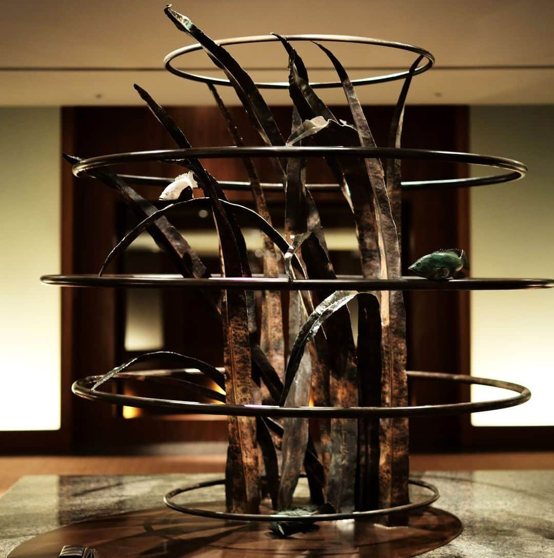 Park Hyatt Tokyo / パーク ハイアット東京のインスタグラム：「A forged and bronze cast iron “globe”, sculpture in the front entrance conveys the international theme and spirit of the hotel.   Share your own images with us by tagging @parkhyatttokyo  ————————————————————— #parkhyatttokyo #parkhyatt #hyatt #hotelentrance #hotelart #welcome #luxuryispersonal #arrivalexperience #パークハイアット東京 #エントランス #ホテルアート  #ようこそ　@shumpeiohsugi_photographer」