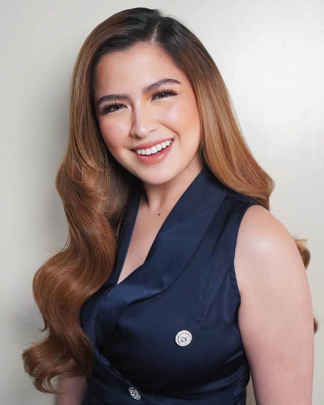 Alexa Ilacadのインスタグラム：「Kapamilya through and through ❤️💚💙  📷 @niceprintphoto」