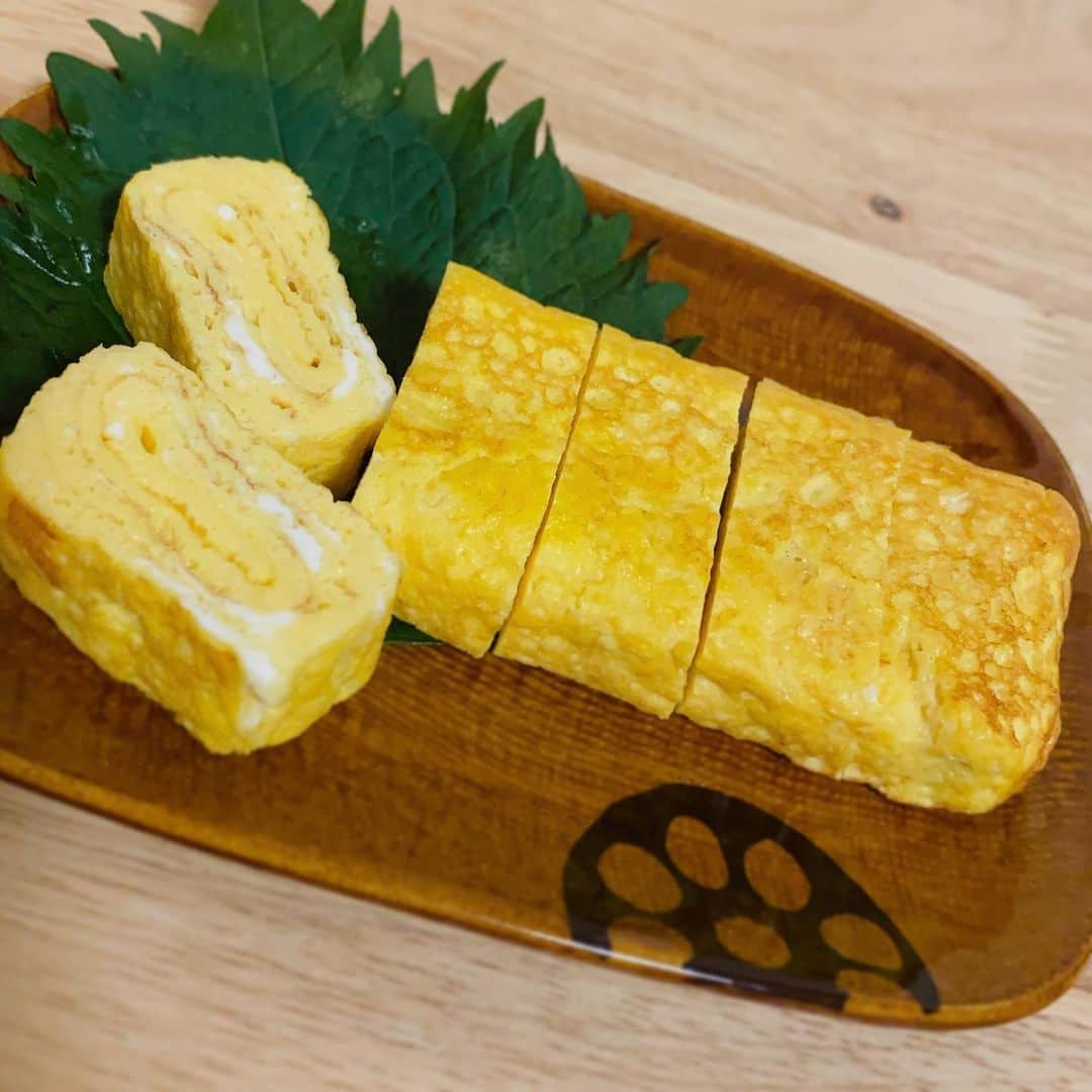 mizukiさんのインスタグラム写真 - (mizukiInstagram)「.  大好きなだし巻き玉子🍳  レシピは卵と煎り酒と水のみ！  煎り酒は日本酒と梅干しを煮て濾した 日本古来の伝統調味料なんだって💡  そこに出汁とかも入ってて旨味がすごい◎  手始めにだし巻き玉子を作ってみたら お店で食べるような本格的な味で感動🍽️  白身魚の刺身とか豆腐とも 相性がいいみたいだから 今度ためしてみる✌🏻🌹  原材料にもこだわってるんだって🍶  感動しすぎてリピート確定です。  @kunizakari_official #國盛 #國盛煎り酒 #中埜酒造 #伝統調味料 #万能調味料 #PR #kunizakari #煎り酒 #調味料 #だし巻き玉子 #おうちごはん」8月4日 18時41分 - mizukich13