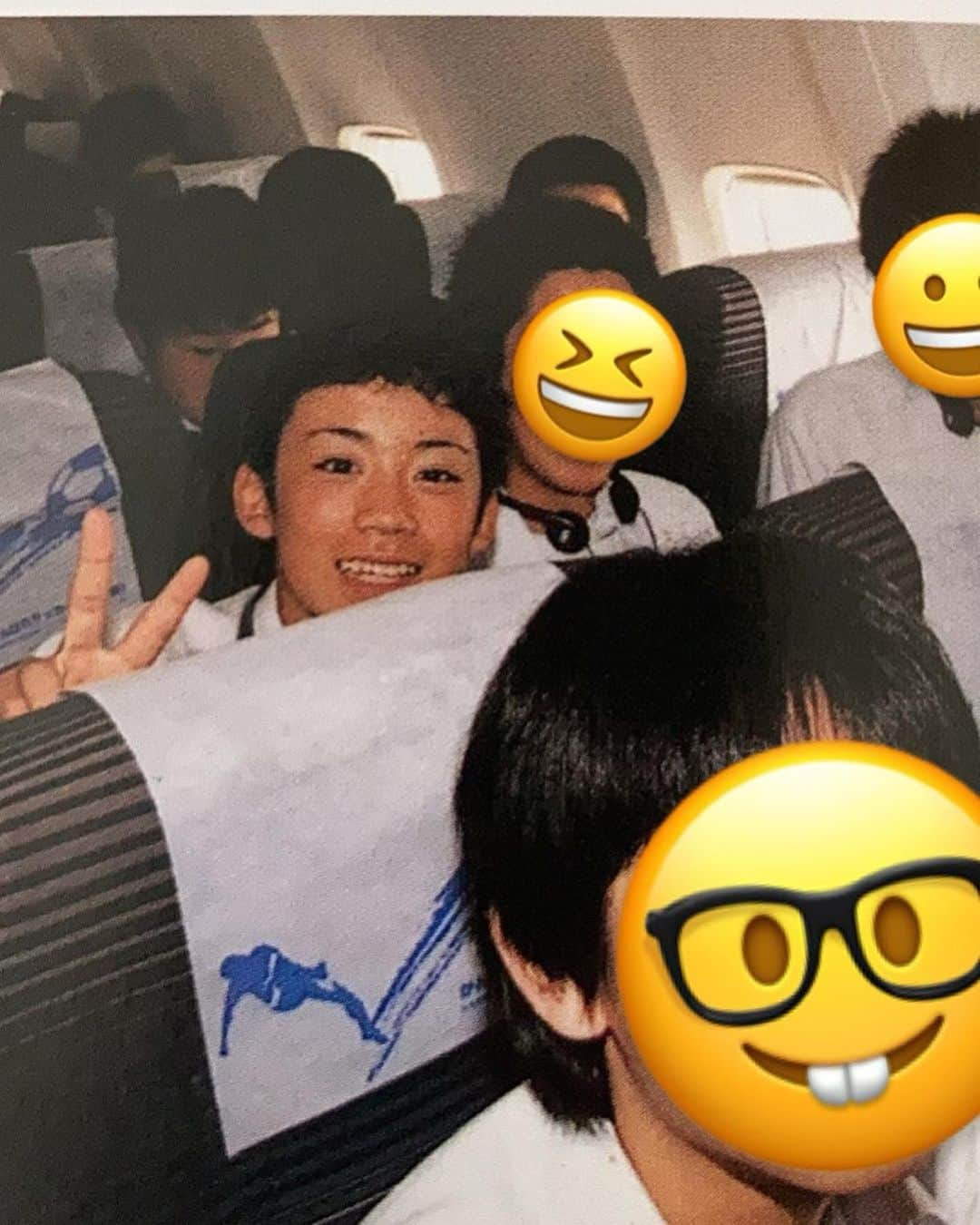 佐藤大樹のインスタグラム：「中学友達が同窓会のお誘いの流れで写真送ってくれた！  実はあったかいんだからブームのどさくさで昔の写真全部なくなって、、同級生でもし佐藤の昔の写真見かけたら撮って送ってくれたらすごく嬉しいよ🥺🙏  #女子名前で呼べなかった頃 #サムライの香水つけてみた頃 #センター問い合わせしてた頃 #養成所行くためお年玉貯金しだした頃」