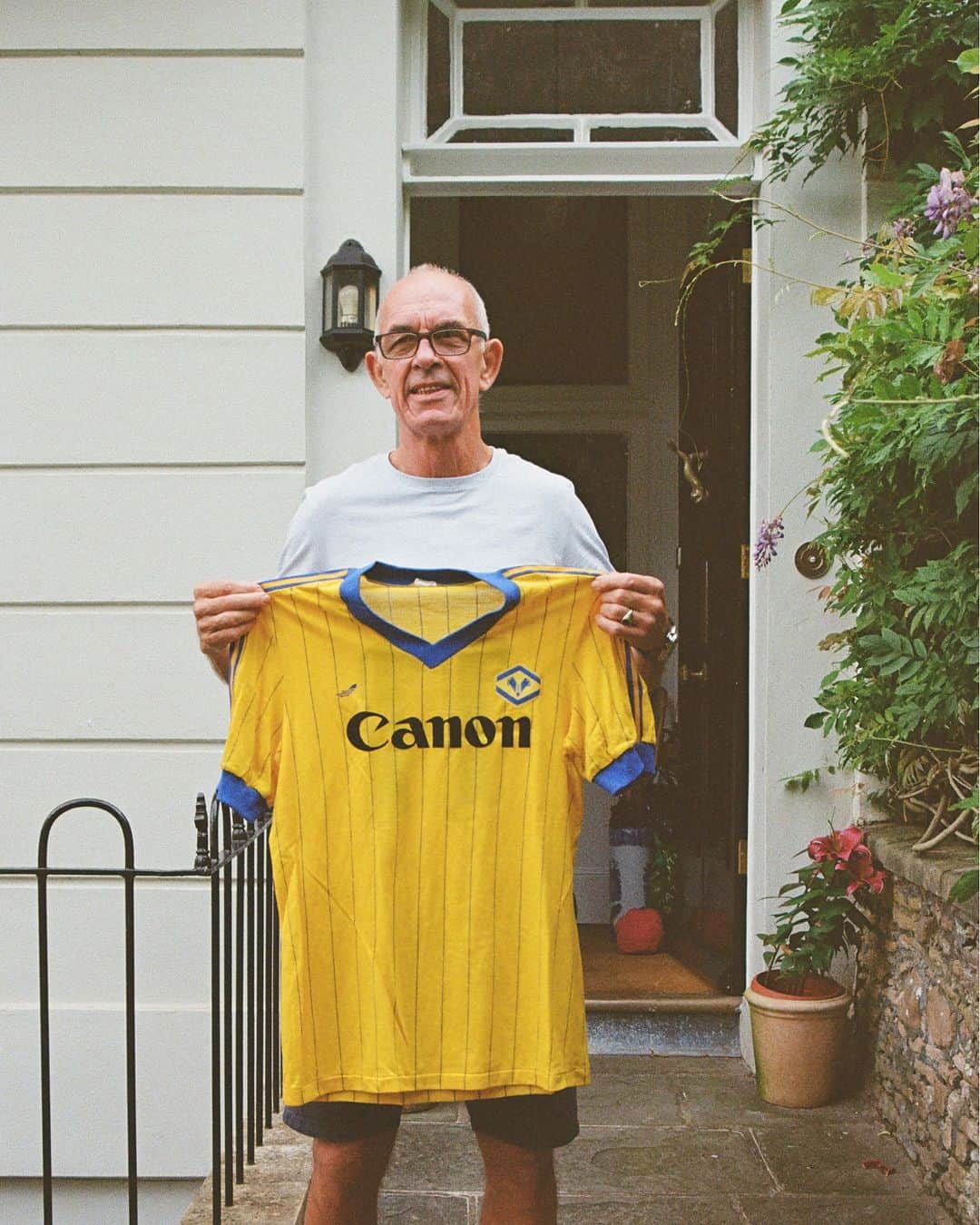 エラス・ヴェローナFCのインスタグラム：「Legendary Kit, Legendary Player 🏴󠁧󠁢󠁳󠁣󠁴󠁿」