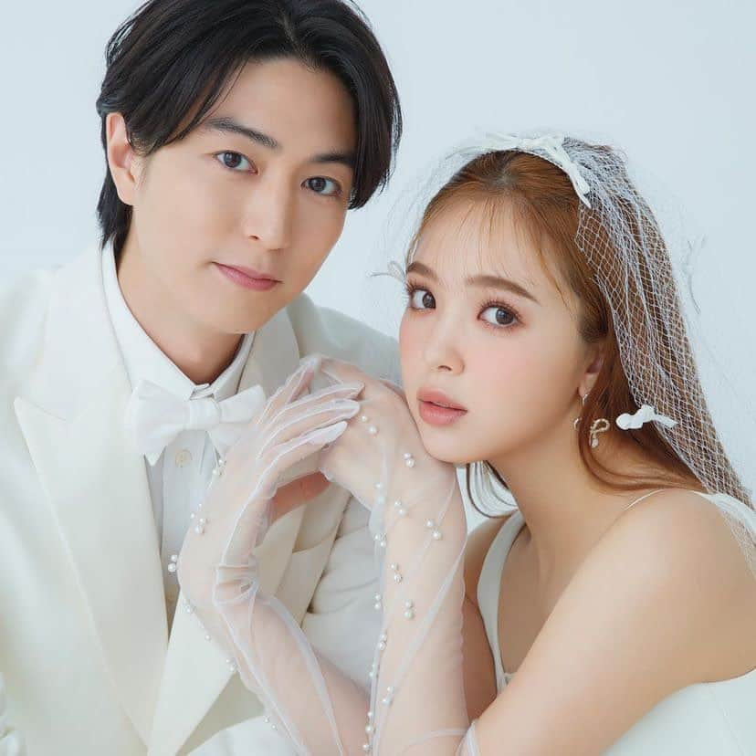 Choole 業界初、オンライン結婚式準備サービスさんのインスタグラム写真 - (Choole 業界初、オンライン結婚式準備サービスInstagram)「藤田ニコルさん＆稲葉友さんが結婚を発表💒👏  ご結婚おめでとうございます🎉✨ - - - - Photo by @2525nicole2  - - - - ——————————————————  ⚜️トキハナInstagramとは？ ・結婚式準備に役立つ情報を毎日投稿♡ ・まだ結婚式場が決まっていない花嫁さまへ🌸 ドレス試着・パーソナルカラー診断イベントなど定期開催中👗🌈 ・お見逃しのないよう @tokihana_weddingからフォローください✨  ⚜️トキハナって？ LINEで式場探し使いやすさNo.1✨ 『結婚式場見学予約サイト👰🏻‍♀️』  🕊トキハナの特徴🕊 ・持ち込みOKの式場掲載数No.1(自社調べ)👑 ・即決不要で、最大割引が貰える💰 ・自分たちの費用が見学前にわかるから安心💛 ・LINEでいつでも元プランナーに相談できる💡 ・カンタン診断で好みの式場が見つけられる💖 ・ドレス最大50%オフクーポンもget👗 登録はID検索orQRコードから▼ ID:@608xvfyd  ————————————————— #藤田ニコル#にこるん #稲葉友#ブライダルフォト#ウエディングフォト#プレ花嫁#卒花嫁#トキハナ」8月4日 18時53分 - tokihana_wedding