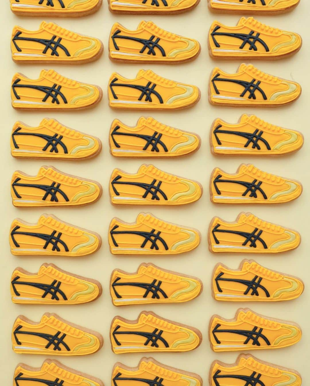 KUNIKAのインスタグラム：「Onitsuka Tiger Yellow / Black Mexico 66 Cookies 🐯  @onitsukatigeruk  @onitsukatigerofficial   #onitsukatiger #オニツカタイガー」