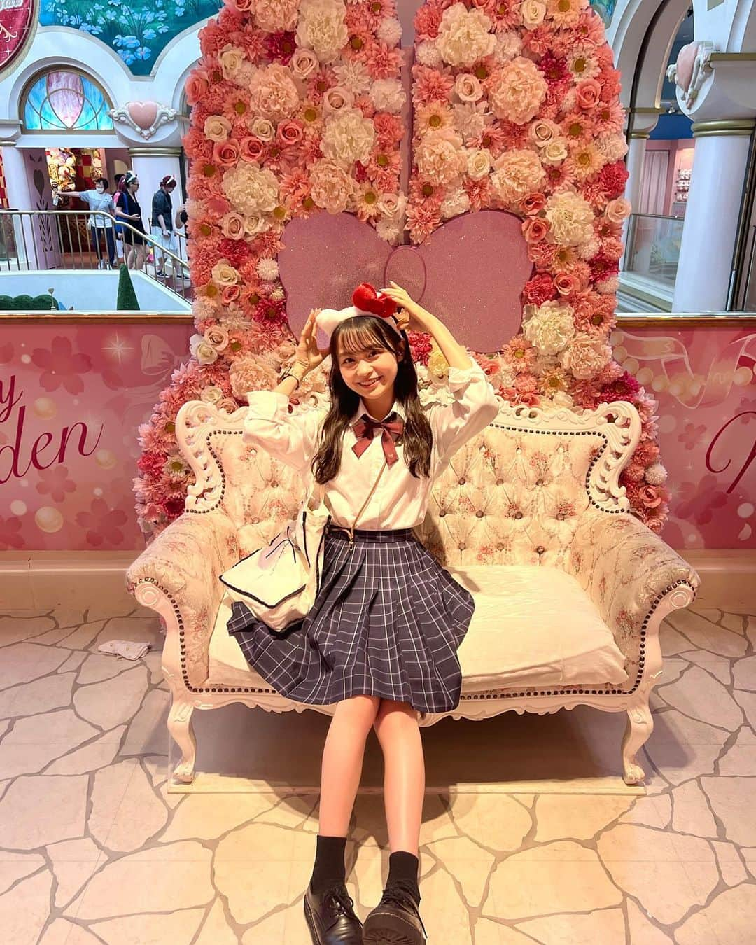 林芽亜里さんのインスタグラム写真 - (林芽亜里Instagram)「🎀 ⁡ 前に、お友達と初の制服サンリオへ🐰 開園から閉園までずーっと楽しかった！！🥰 ⁡ ⁡ JK写真いっぱい撮ってもらったよ🫰笑 ⁡ ⁡ 暑いから、室内で楽しめるところもいいね👍🏻 ⁡ ⁡ 先行写真気づいて下さった方ありがと〜🤣 ⁡ ⁡ #林芽亜里  #サンリオピューロランド #制服サンリオ #JK #olivedesoliveschool」8月4日 18時57分 - meari__hayashi