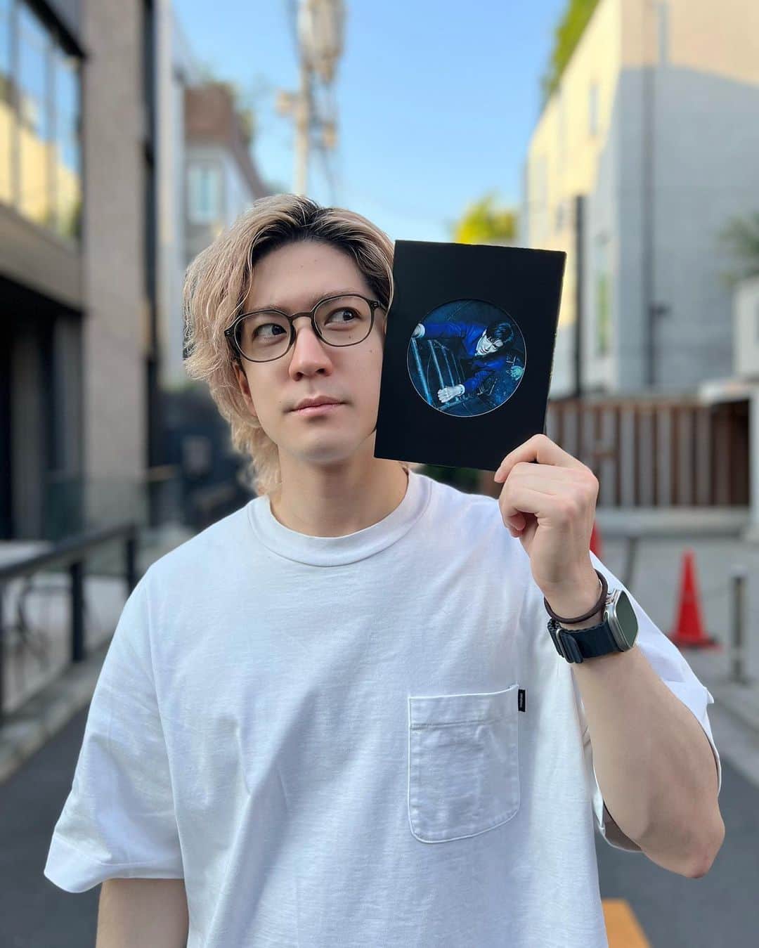 のインスタグラム：「⁡ ⁡ #マンホール BD&DVDが本日発売です。 ブックレットやオーディオ・コメンタリー。更に撮影の裏側や、イベント集にベルリン映画祭など全てを収録した音声と映像特典が付いてきます！ 是非手に取ってください。 一緒にマンホールに落ちましょう！ ⁡ #Manhole BD&DVD is out today. It includes a booklet and audio commentary. It also comes with behind-the scenes, footage of the events, the Berlin Film Festival, and more! You’ll definitely feel immersed the experience of the manhole.  Plz go get it! Let's fall into the manhole together🕳️🚶 ⁡ #manhole #berlin #berlinale」