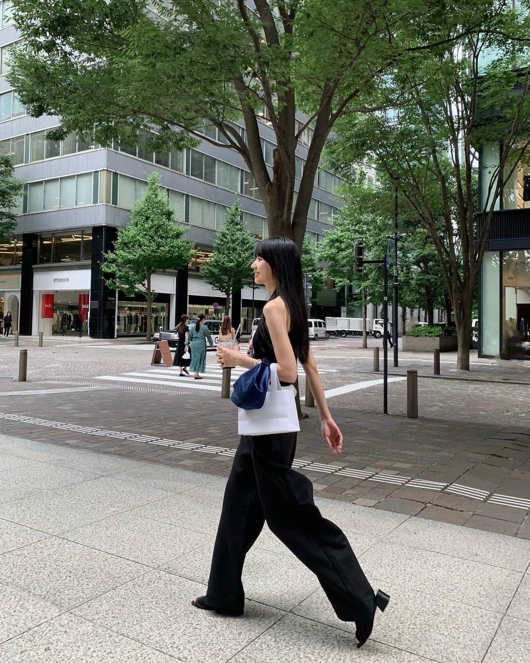 Shiho Sasakiのインスタグラム：「黒ずくめはやはり落ち着く♡🐦‍⬛ 暑いけど。  #私服」