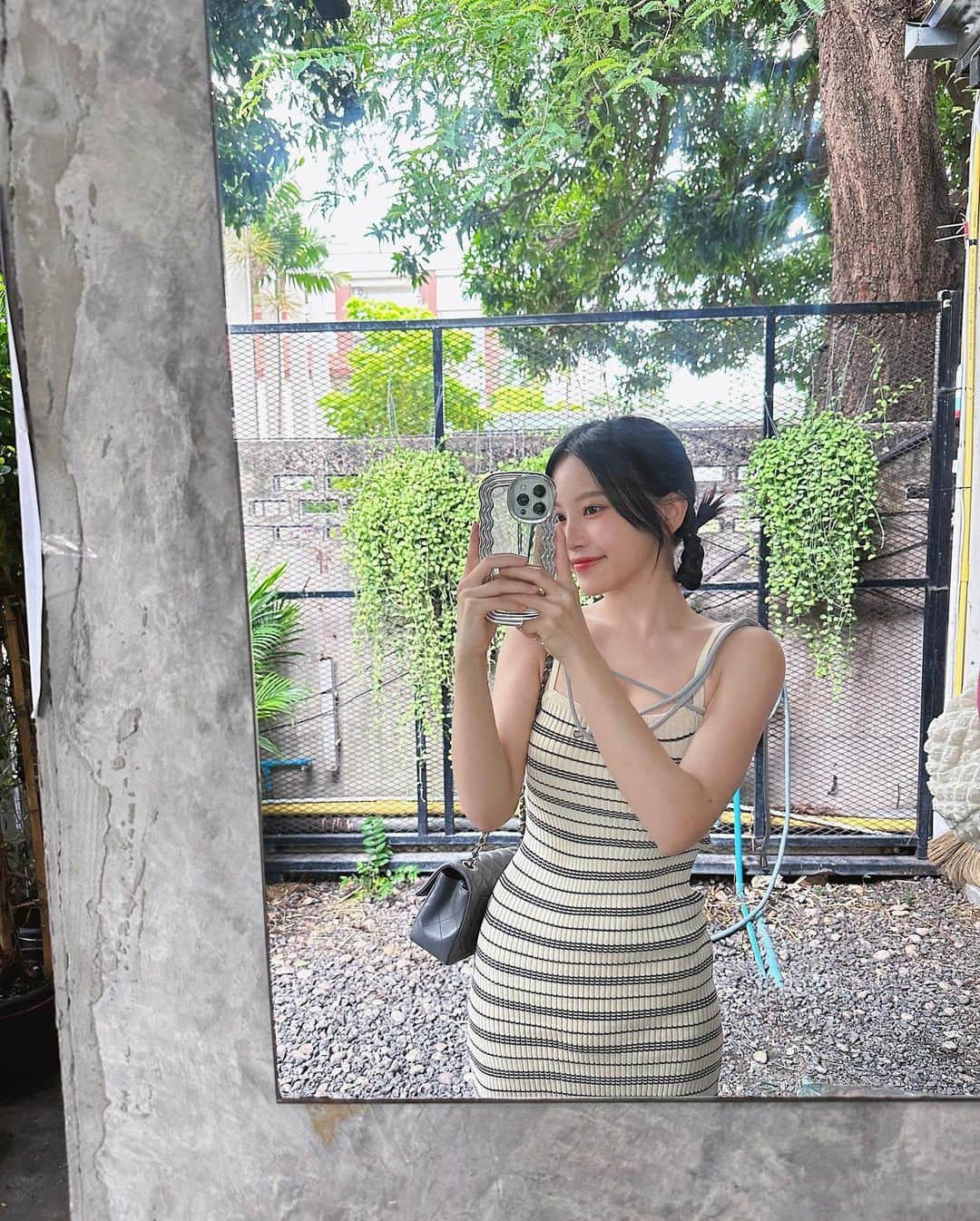 蔡瑞雪（Ruixue Tsai）さんのインスタグラム写真 - (蔡瑞雪（Ruixue Tsai）Instagram)「我們長的像嗎？ ฅ^•ﻌ•^ฅ 超可愛的大耳狐 好想帶牠回家~~~ 小獅子也好乖 給摸摸🥹🤍」8月4日 19時13分 - snowbabyq
